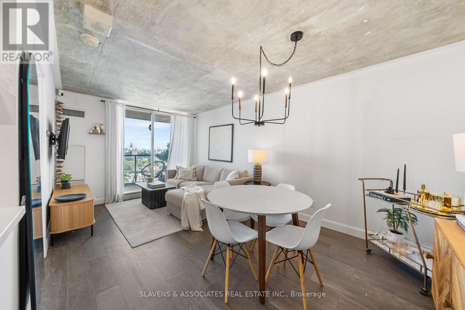 1402 - 1369 Bloor Street W, Toronto, Ontario  M6P 4J4 - Photo 4 - C12779172