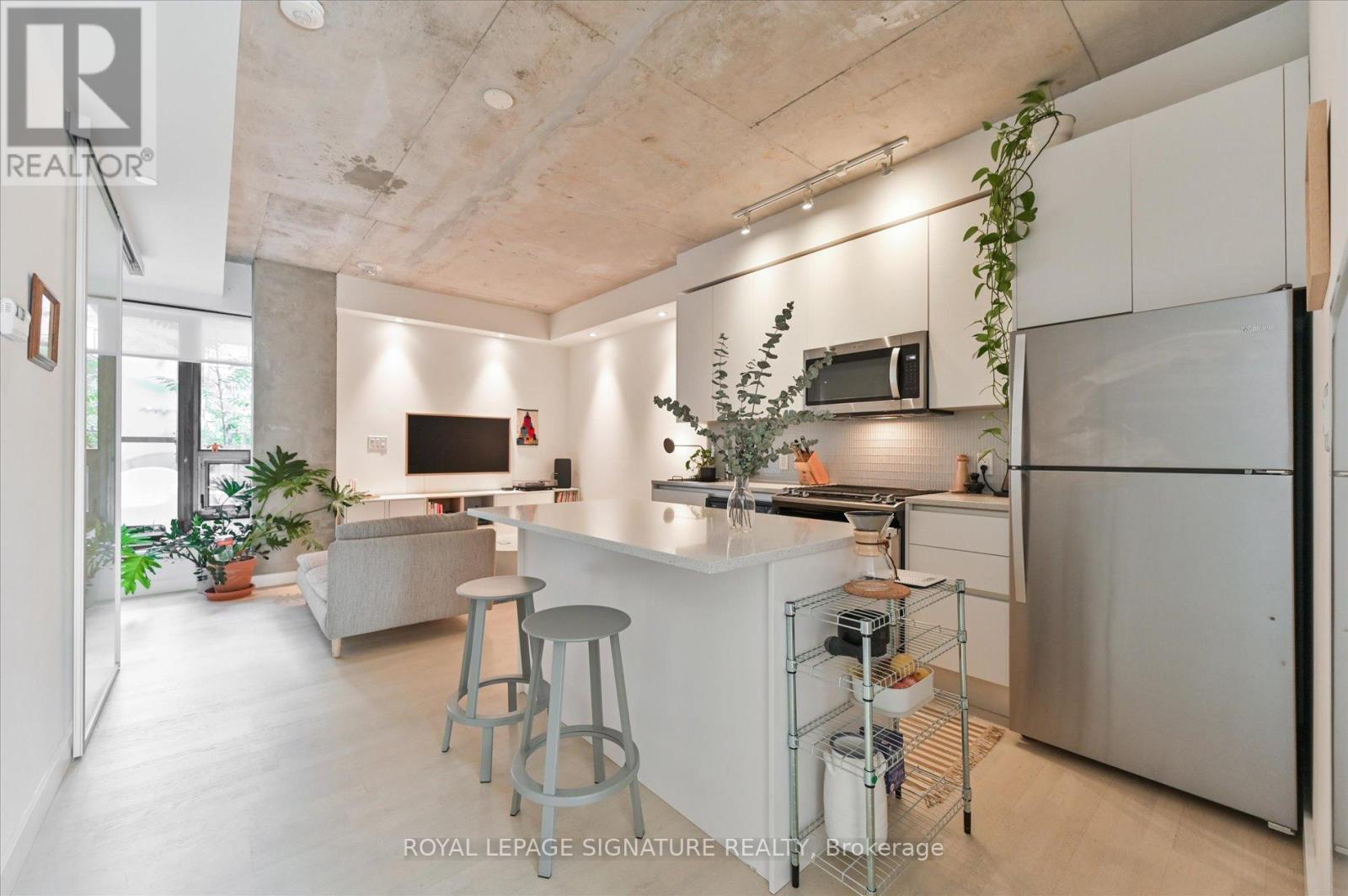 207 - 246 LOGAN AVENUE, Toronto, Ontario