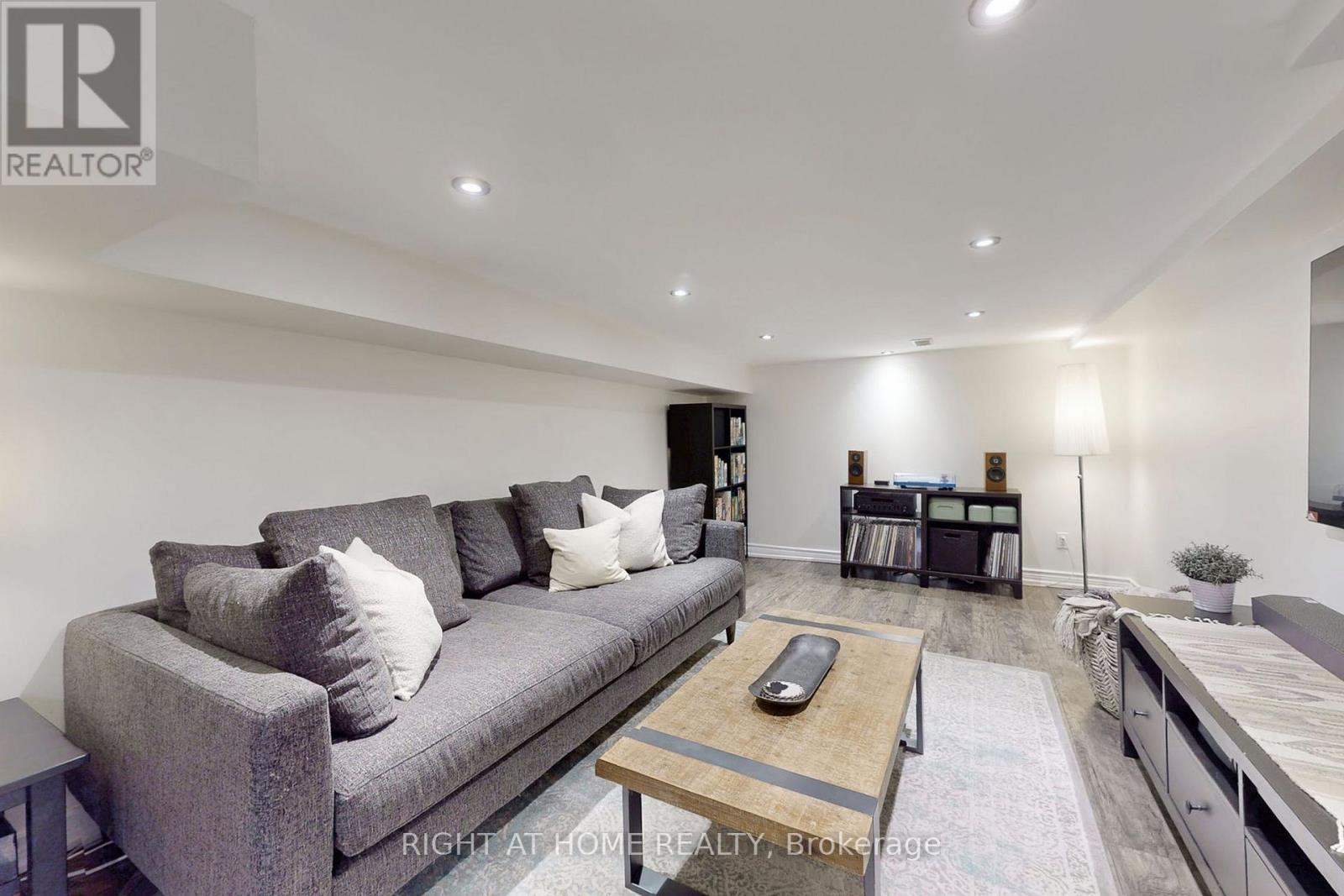 113 Logan Avenue, Toronto, Ontario  M4M 2M9 - Photo 29 - E12779032