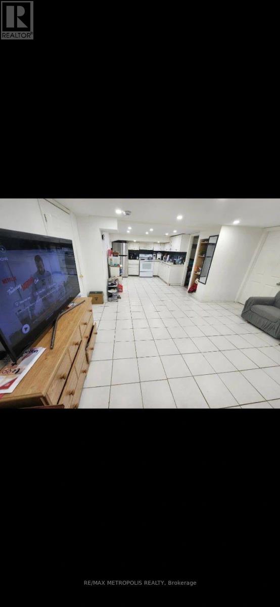 BSMT - 3244 LAWRENCE AVENUE E, Toronto, Ontario