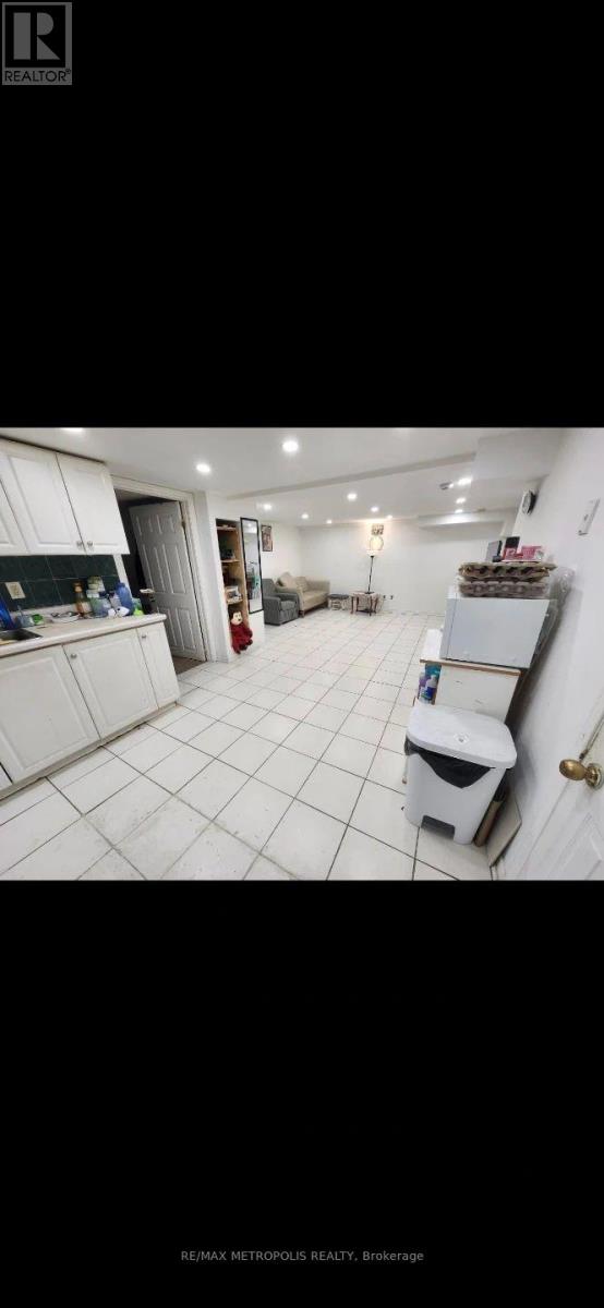 Bsmt - 3244 Lawrence Avenue E, Toronto, Ontario  M1H 1A4 - Photo 3 - E12779046