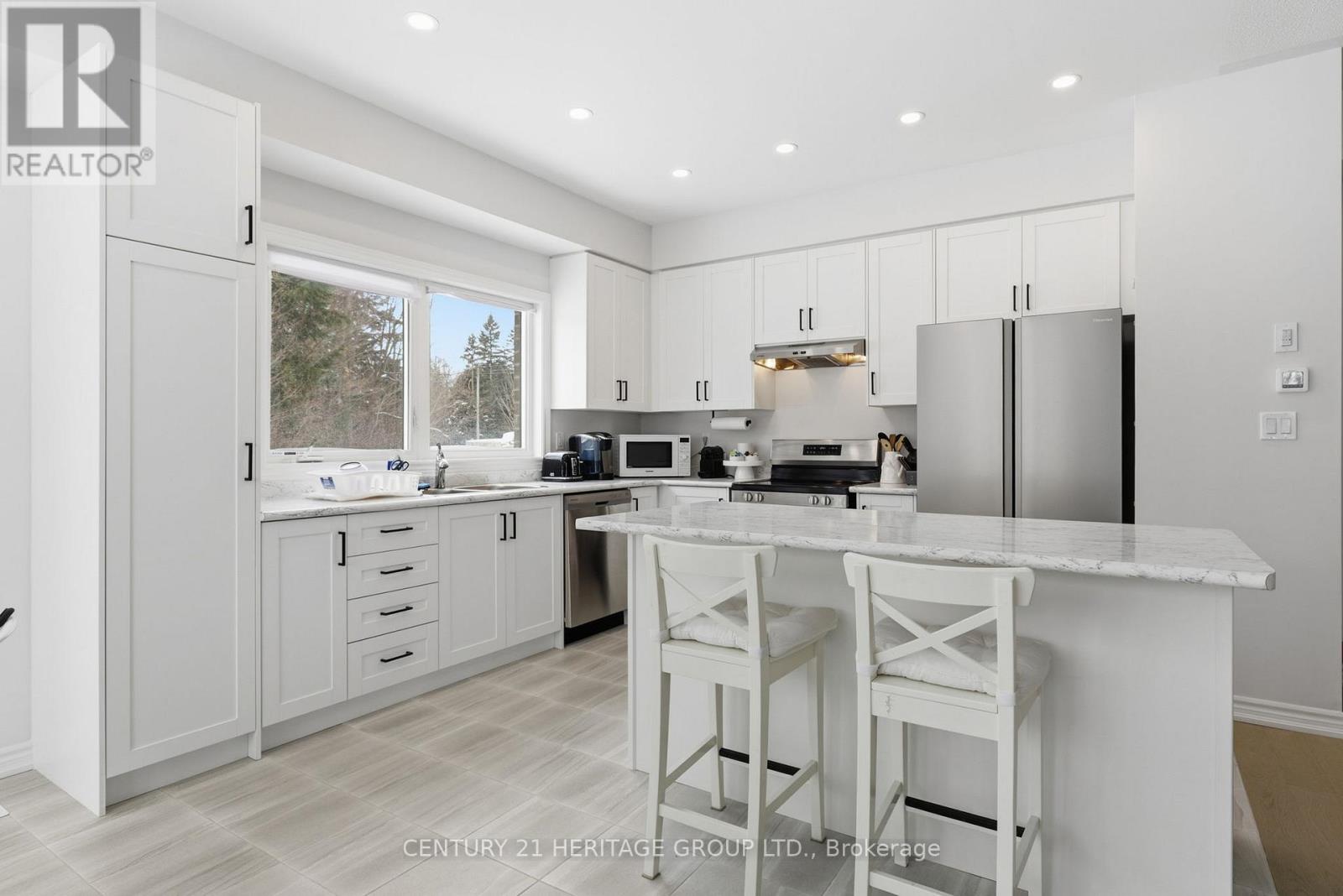 8 Scotia Road, Georgina, Ontario  L0E 1R0 - Photo 6 - N12771530