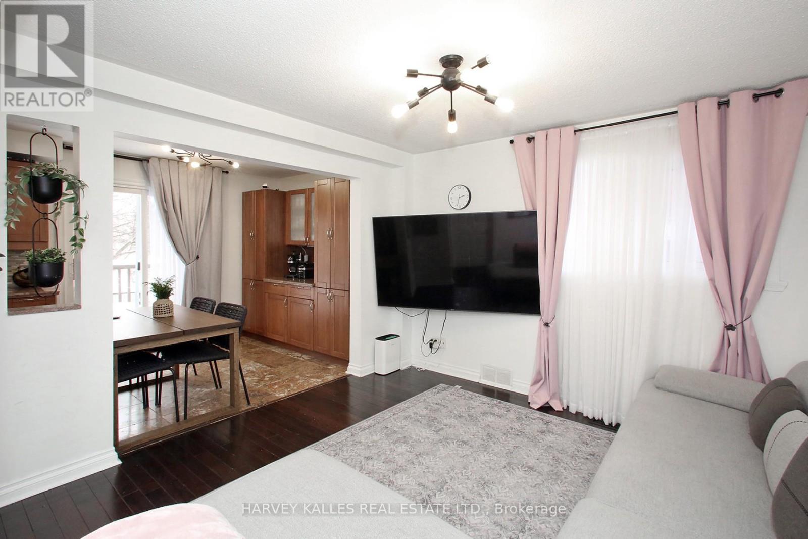 161 Romfield Circuit, Markham, Ontario  L3T 3H7 - Photo 10 - N12778892