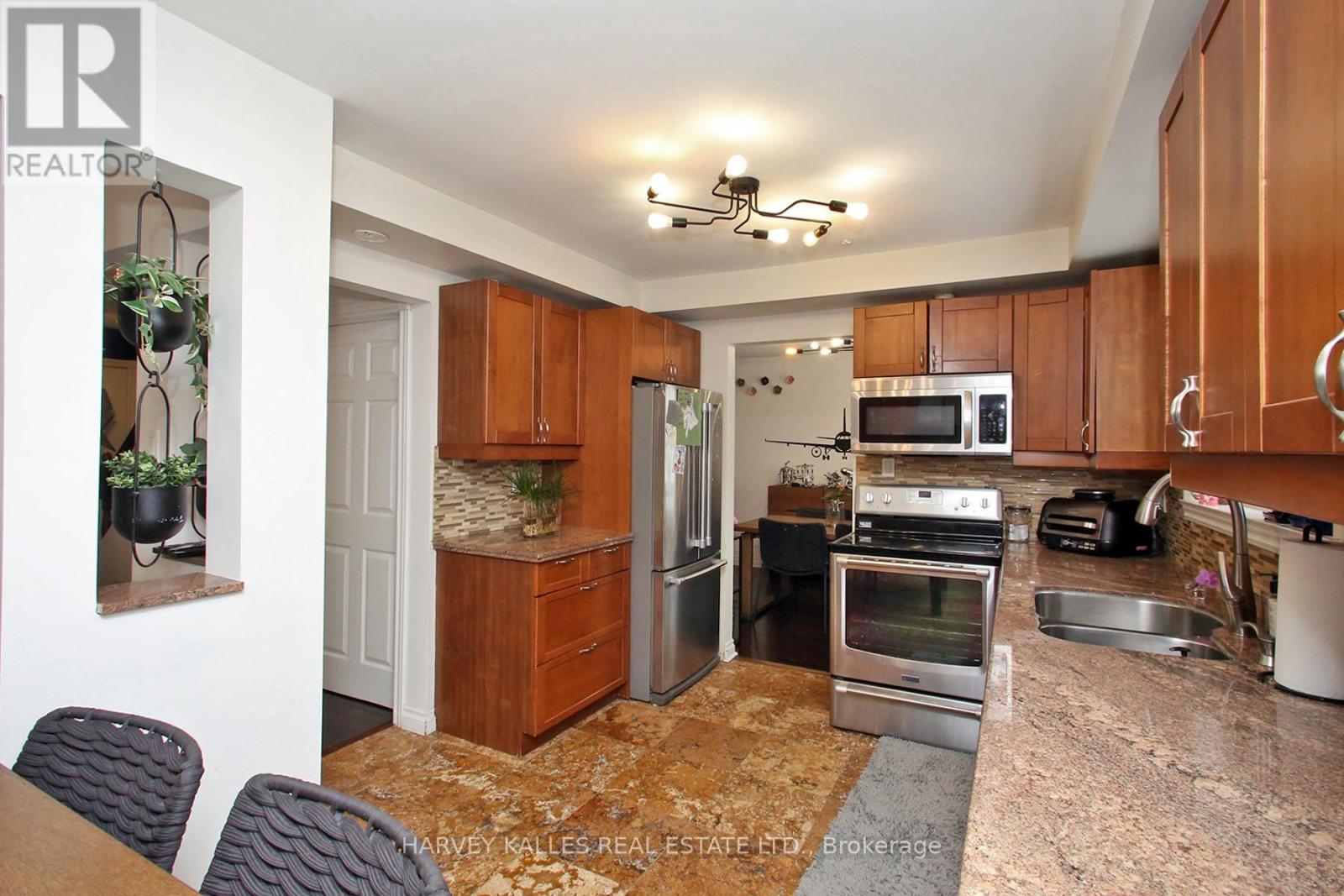 161 Romfield Circuit, Markham, Ontario  L3T 3H7 - Photo 15 - N12778892