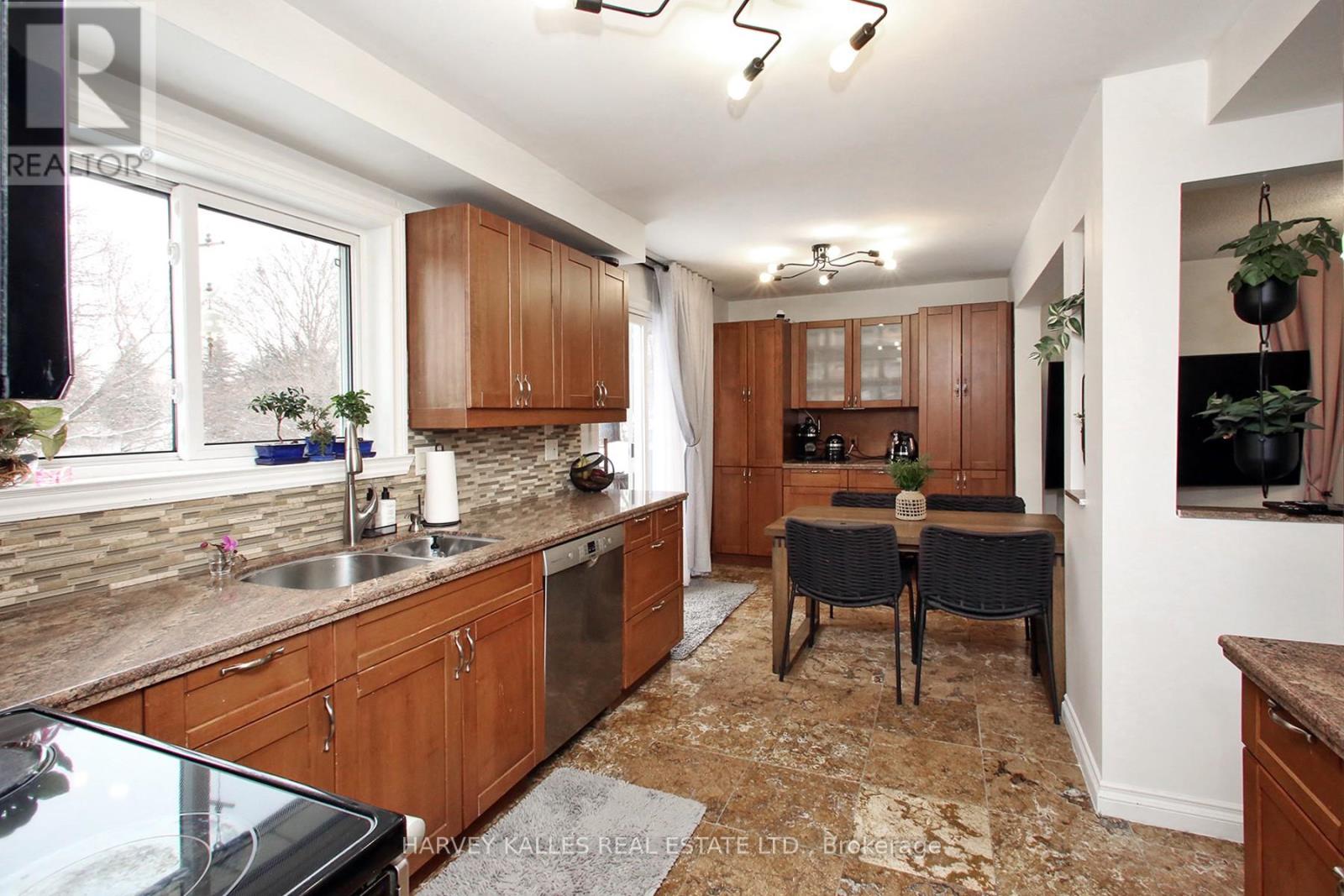 161 Romfield Circuit, Markham, Ontario  L3T 3H7 - Photo 18 - N12778892