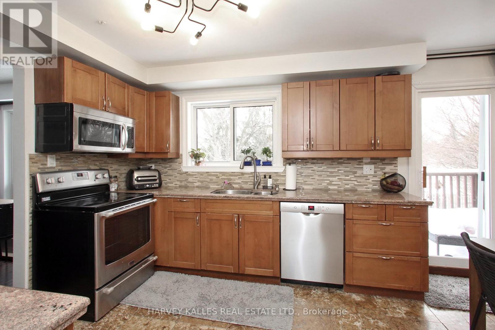 161 Romfield Circuit, Markham, Ontario  L3T 3H7 - Photo 19 - N12778892