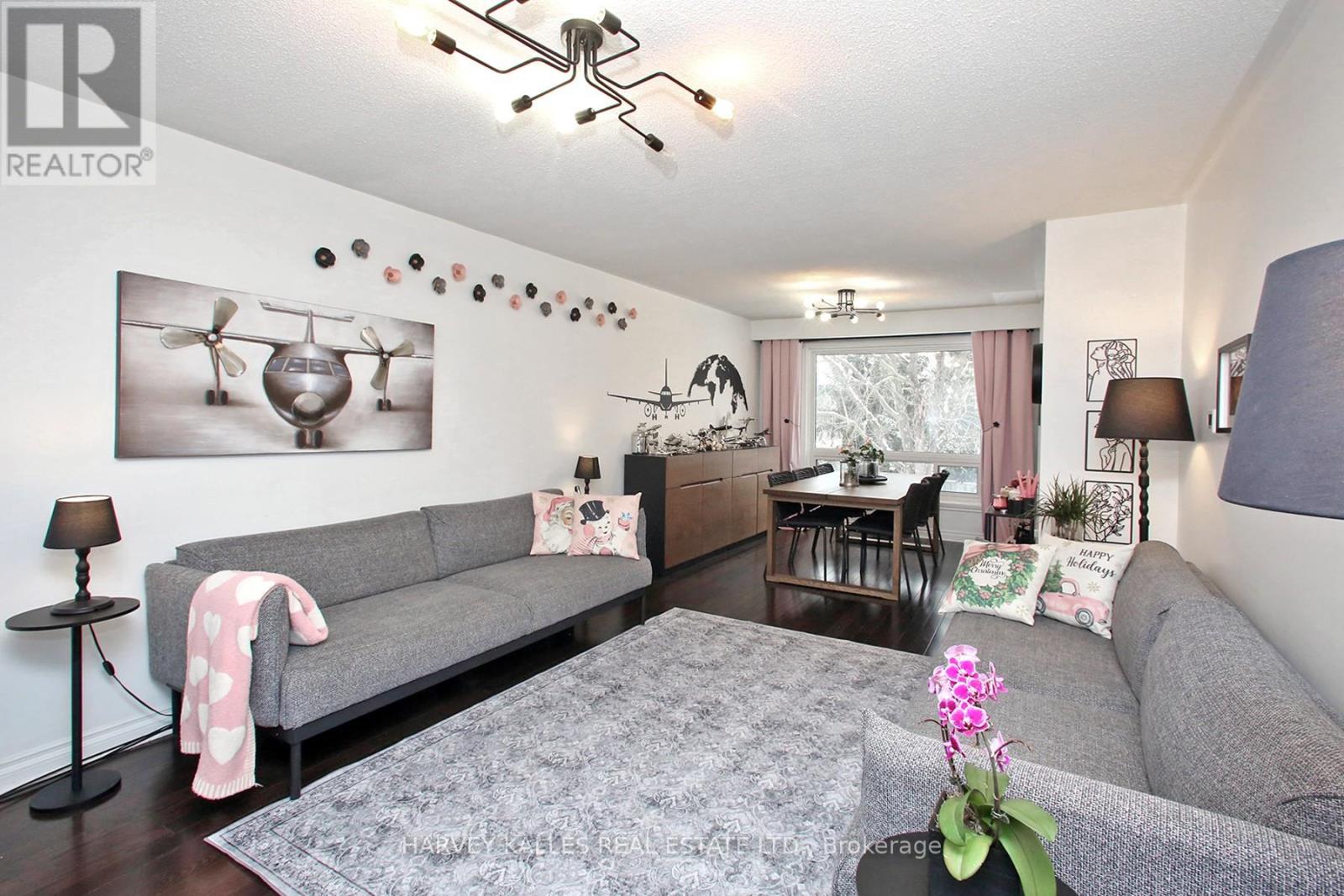 161 Romfield Circuit, Markham, Ontario  L3T 3H7 - Photo 5 - N12778892