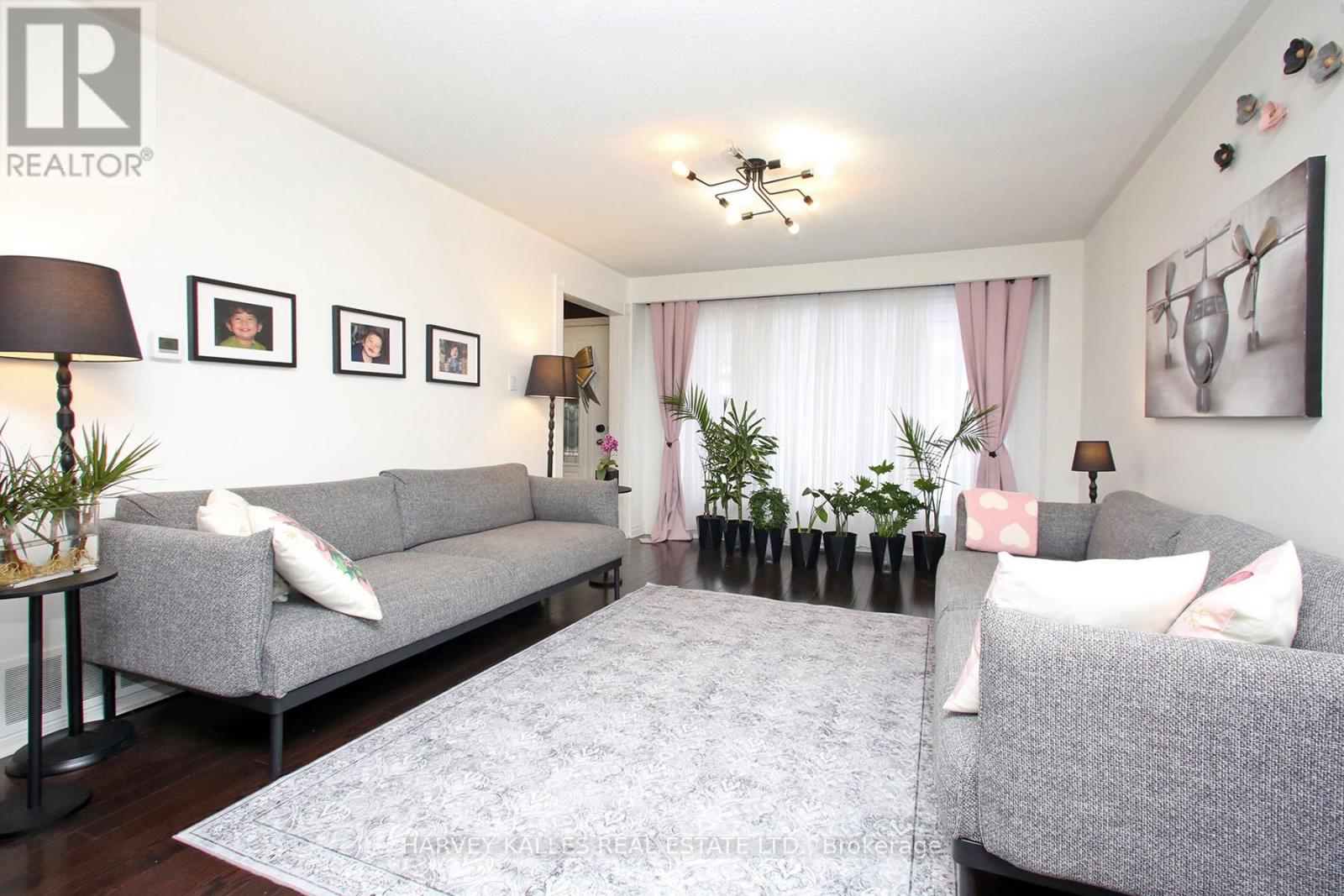 161 Romfield Circuit, Markham, Ontario  L3T 3H7 - Photo 6 - N12778892