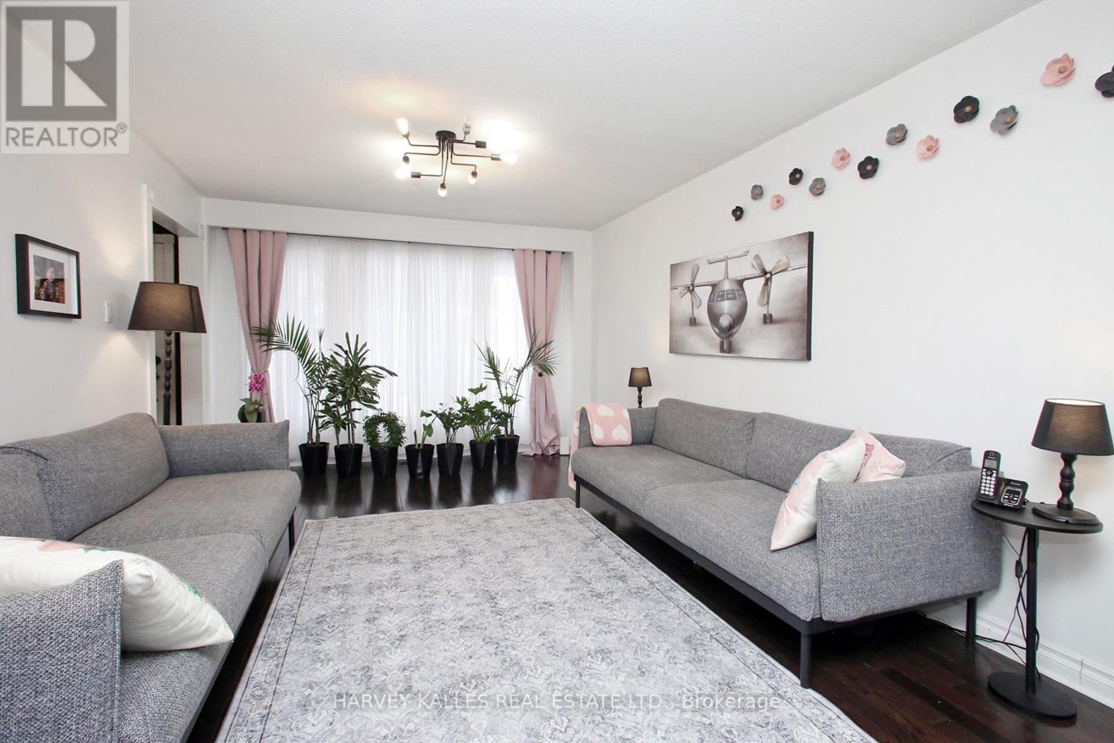 161 Romfield Circuit, Markham, Ontario  L3T 3H7 - Photo 7 - N12778892