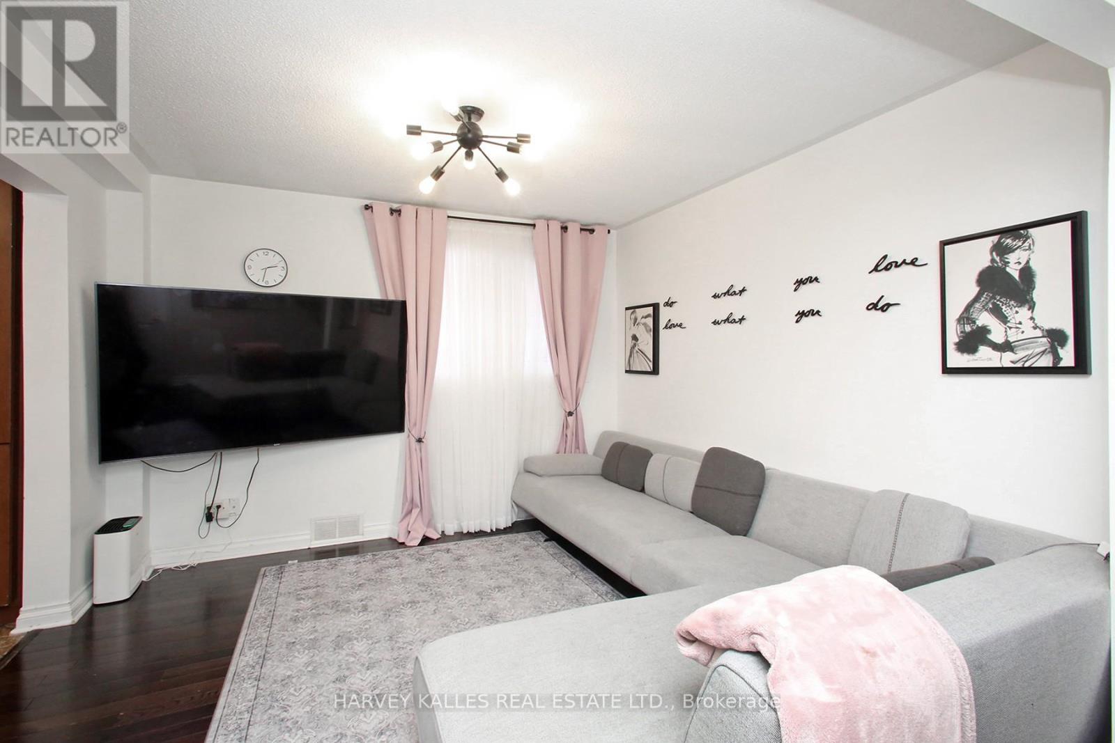 161 Romfield Circuit, Markham, Ontario  L3T 3H7 - Photo 9 - N12778892