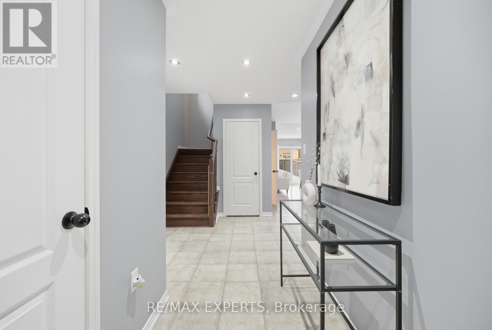 43 Carter Street, Bradford West Gwillimbury, Ontario  L3Z 0C1 - Photo 4 - N12778922