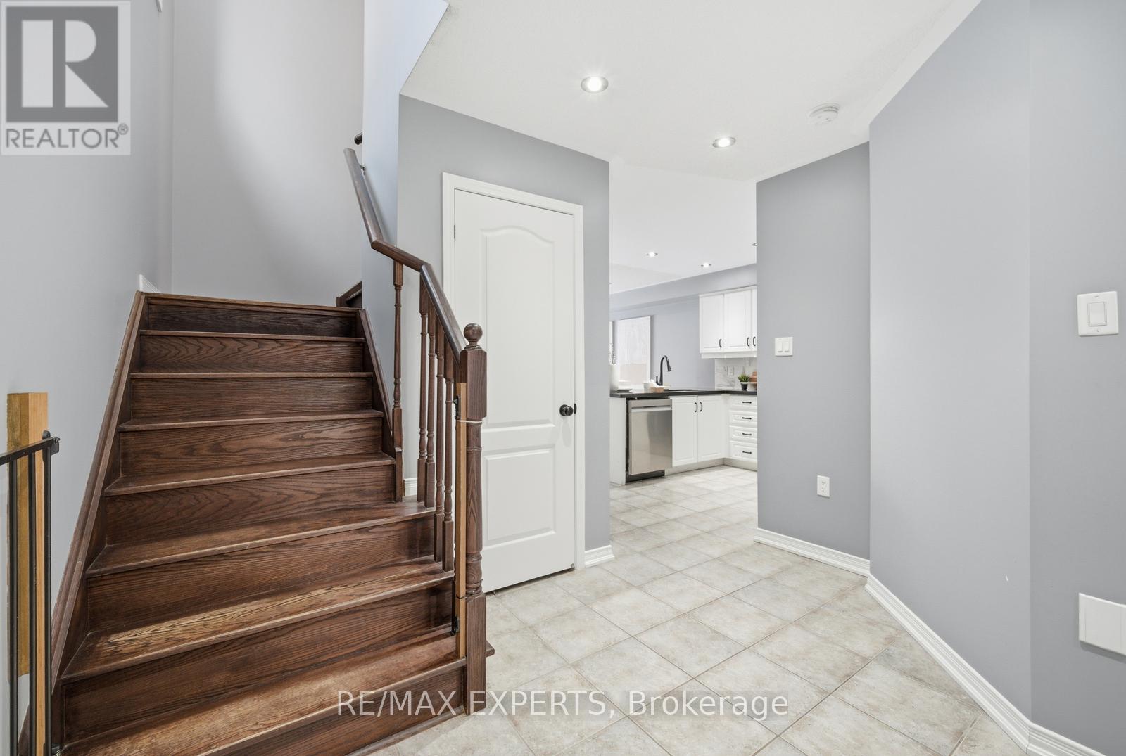 43 Carter Street, Bradford West Gwillimbury, Ontario  L3Z 0C1 - Photo 5 - N12778922