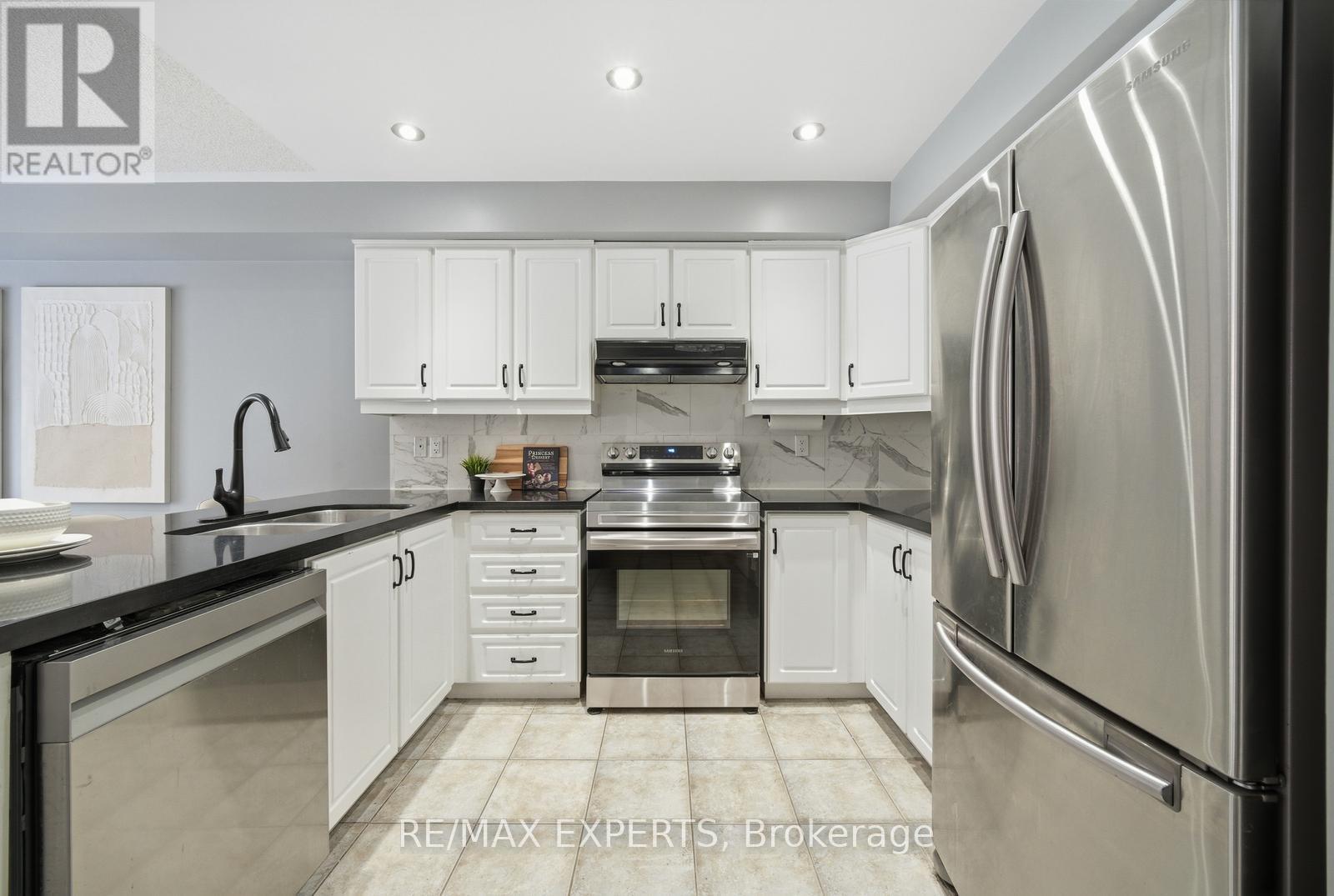 43 Carter Street, Bradford West Gwillimbury, Ontario  L3Z 0C1 - Photo 7 - N12778922