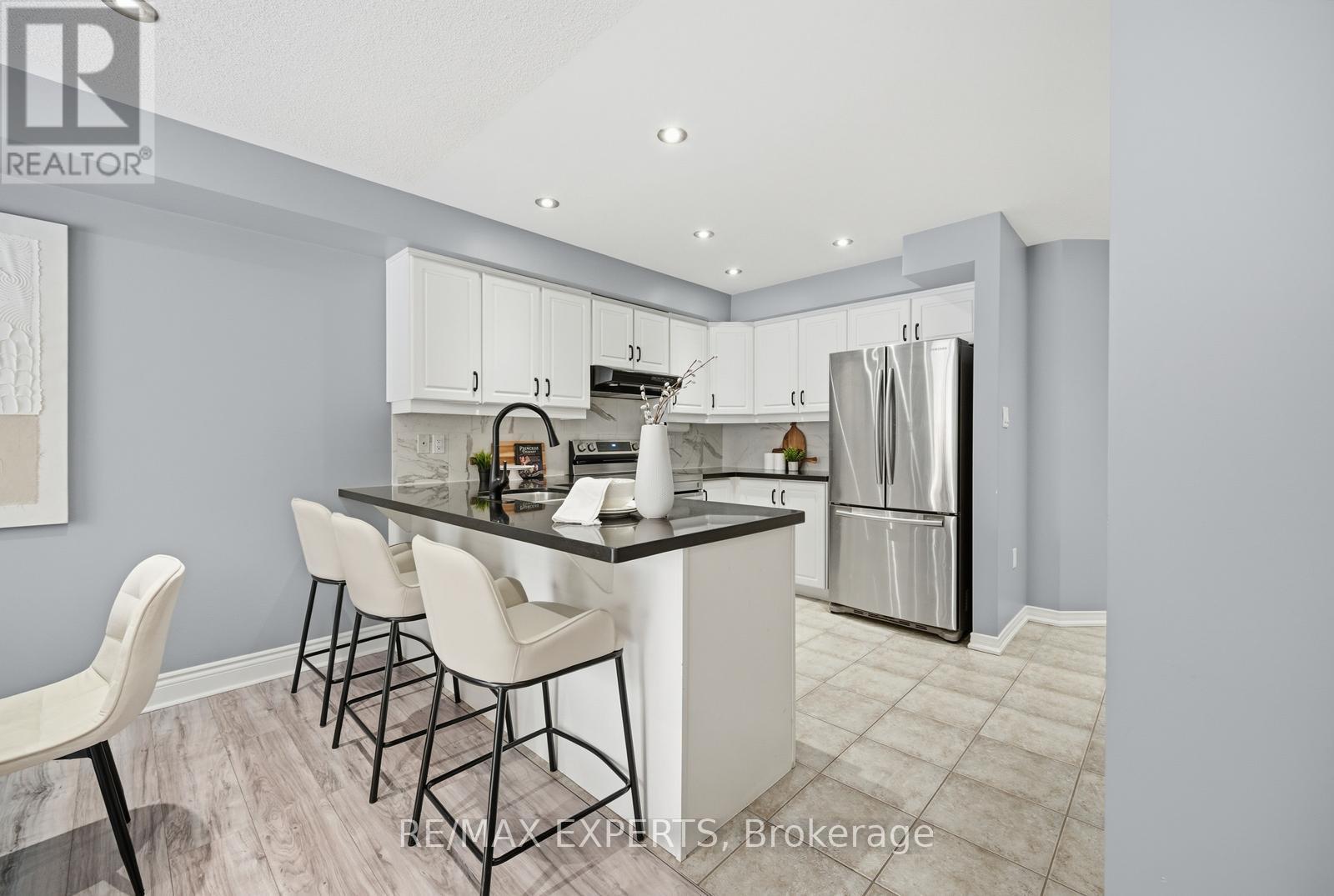 43 Carter Street, Bradford West Gwillimbury, Ontario  L3Z 0C1 - Photo 9 - N12778922