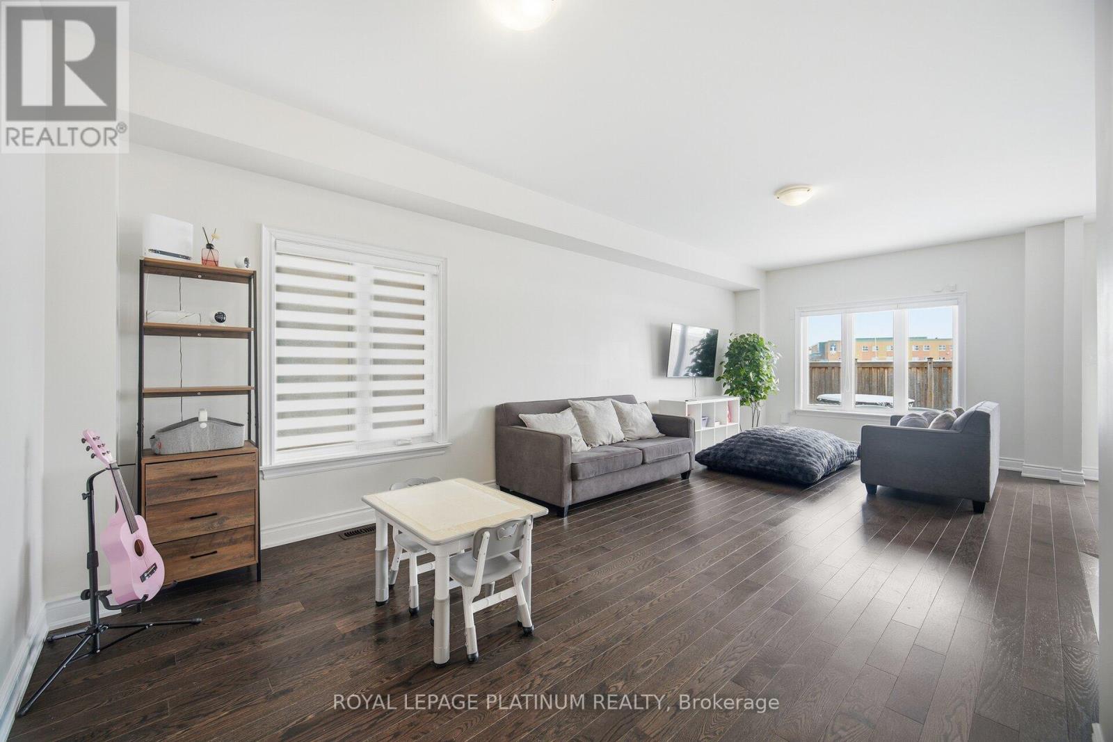 202 Sutherland Avenue, Bradford West Gwillimbury, Ontario  L3Z 4H7 - Photo 10 - N12778926