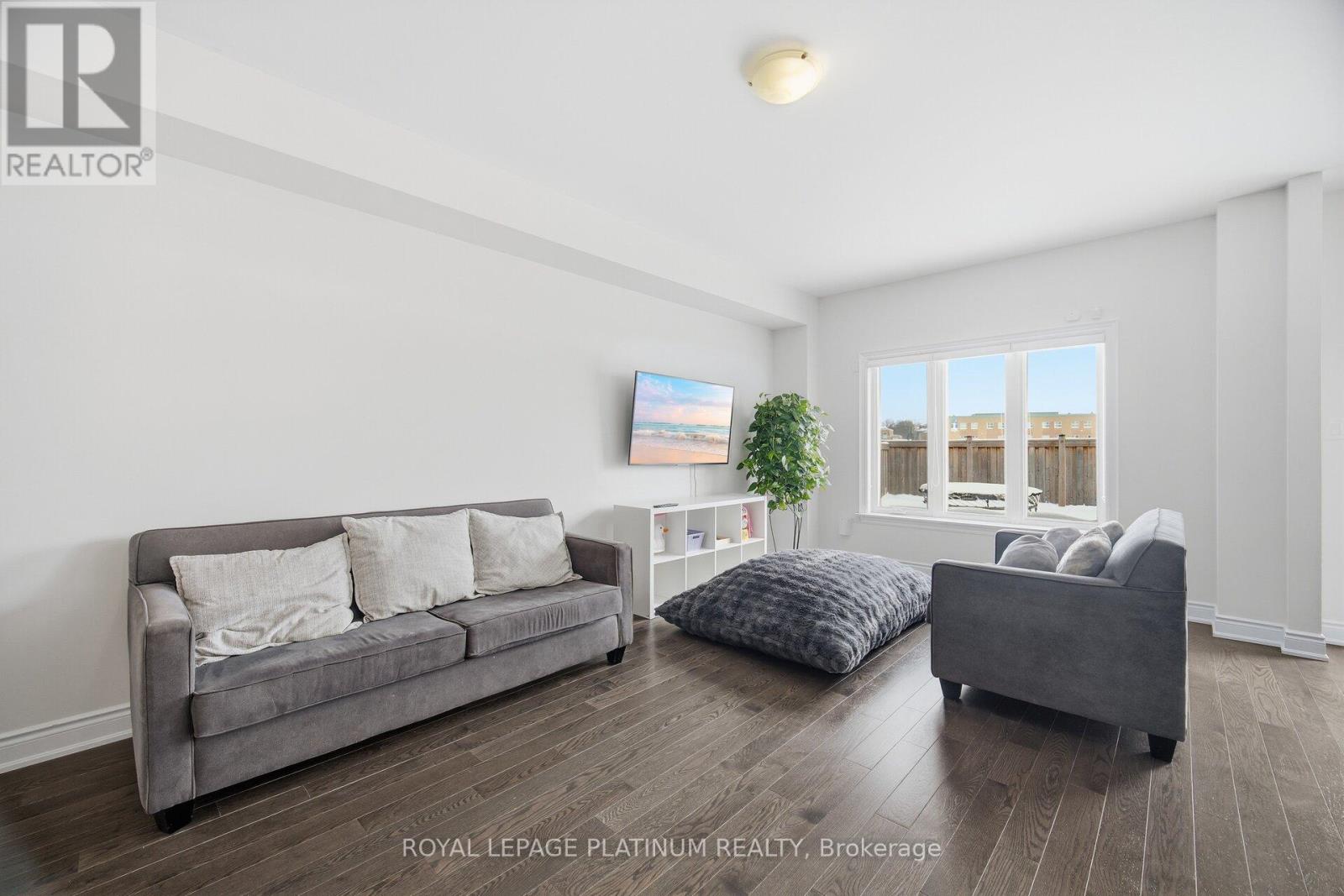 202 Sutherland Avenue, Bradford West Gwillimbury, Ontario  L3Z 4H7 - Photo 12 - N12778926