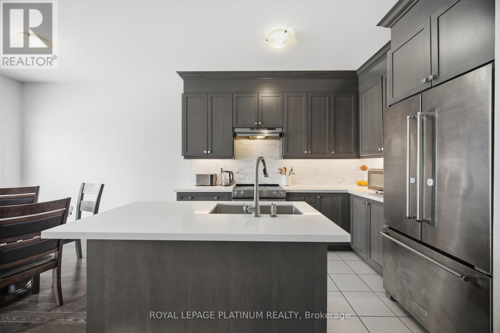 202 Sutherland Avenue, Bradford West Gwillimbury, Ontario  L3Z 4H7 - Photo 18 - N12778926