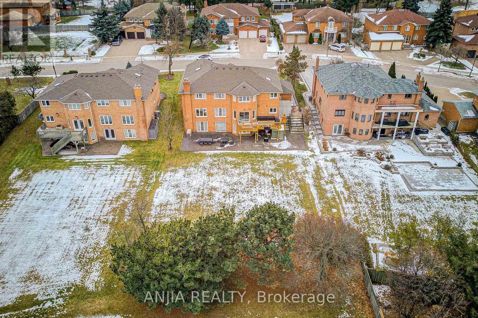 145 Beckenridge Drive, Markham, Ontario  L3S 2T9 - Photo 6 - N12779078