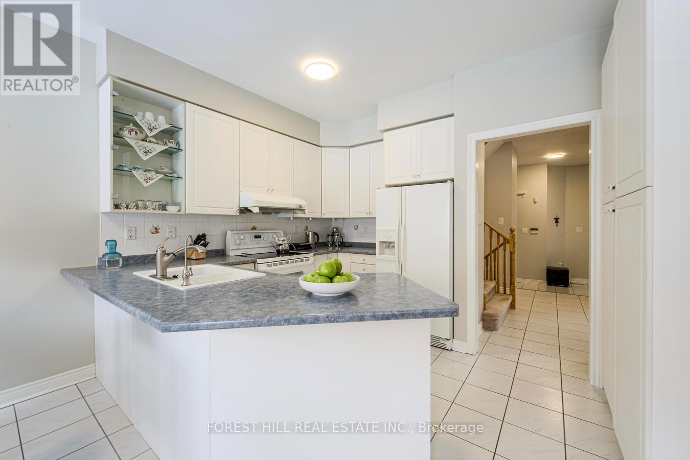 38 Thornbush Court, Richmond Hill, Ontario  L4S 1Z7 - Photo 15 - N12779140