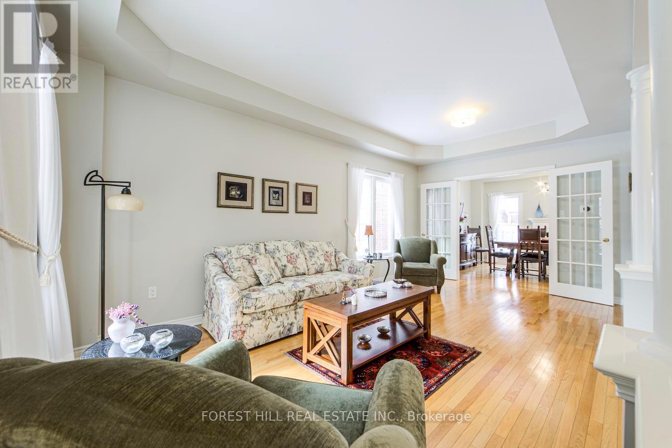 38 Thornbush Court, Richmond Hill, Ontario  L4S 1Z7 - Photo 4 - N12779140