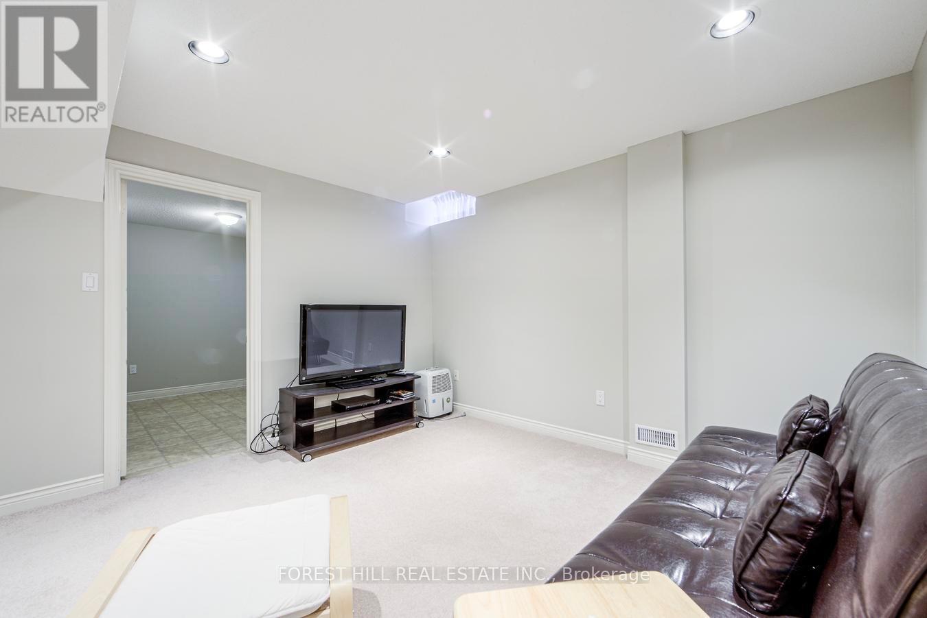 38 Thornbush Court, Richmond Hill, Ontario  L4S 1Z7 - Photo 40 - N12779140