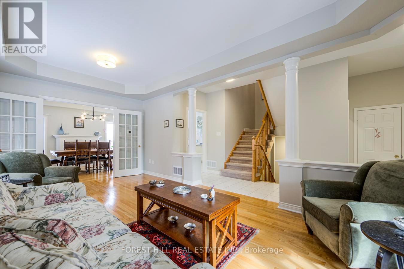 38 Thornbush Court, Richmond Hill, Ontario  L4S 1Z7 - Photo 6 - N12779140