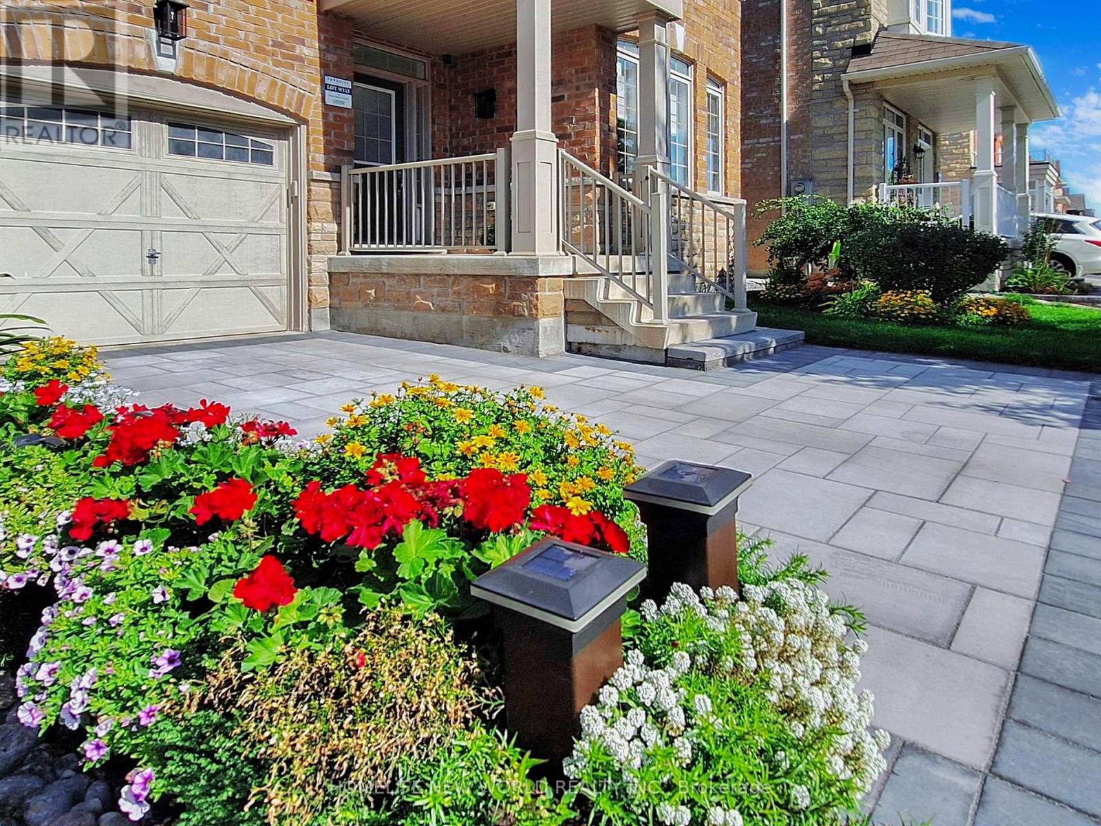 64 Henry Bauer Avenue, Markham, Ontario  L6C 0T1 - Photo 4 - N12779148