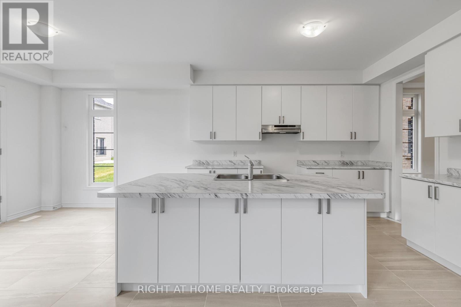 8 Daisy Street, Springwater (Midhurst), Ontario  L9X 2C5 - Photo 14 - S12779090