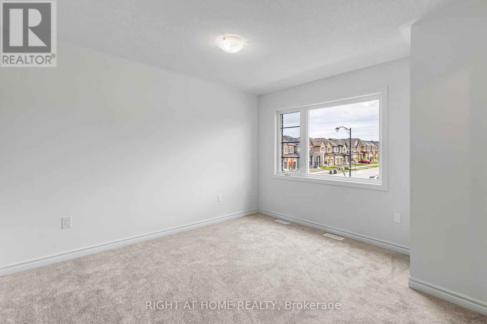 8 Daisy Street, Springwater (Midhurst), Ontario  L9X 2C5 - Photo 22 - S12779090