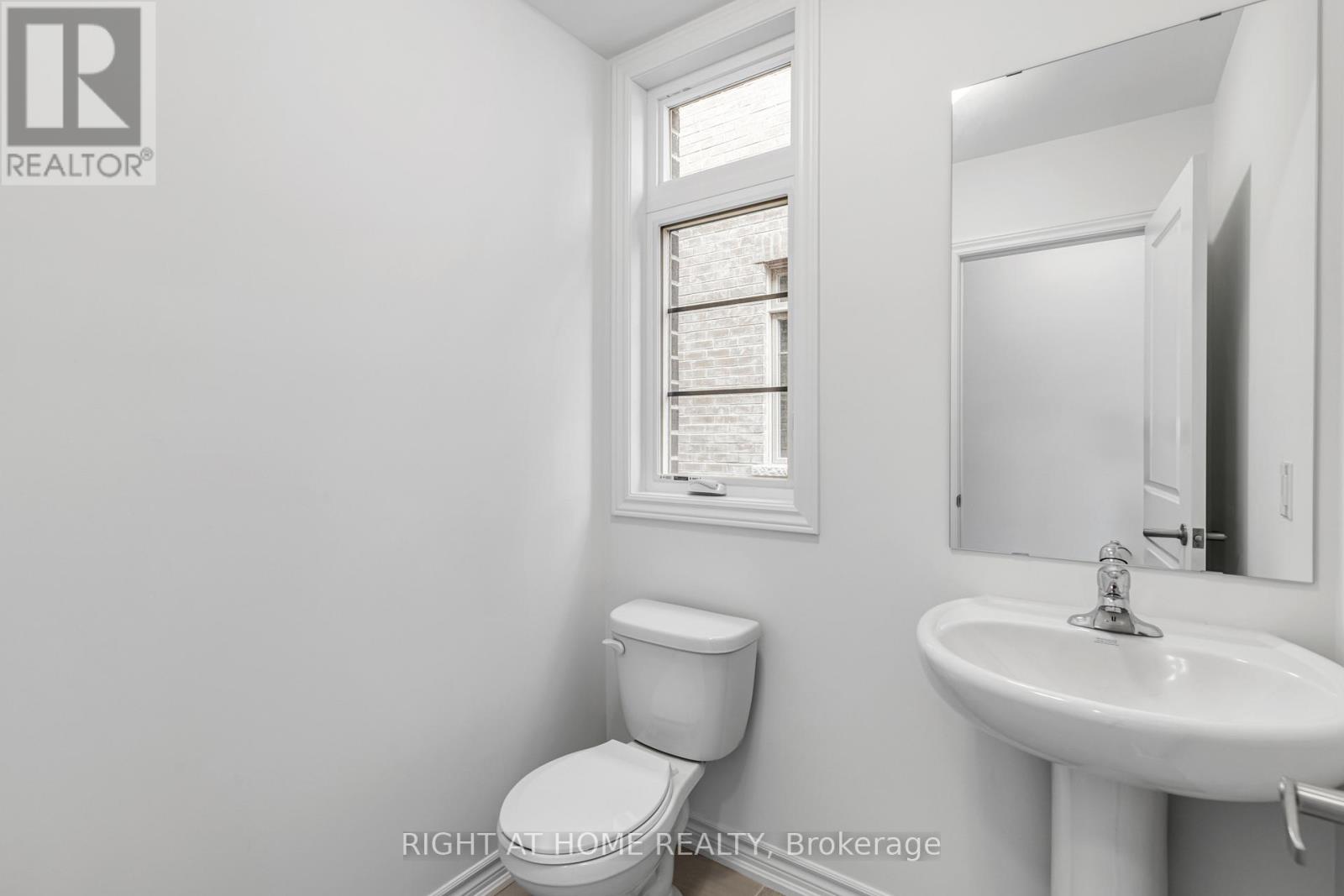 8 Daisy Street, Springwater (Midhurst), Ontario  L9X 2C5 - Photo 3 - S12779090