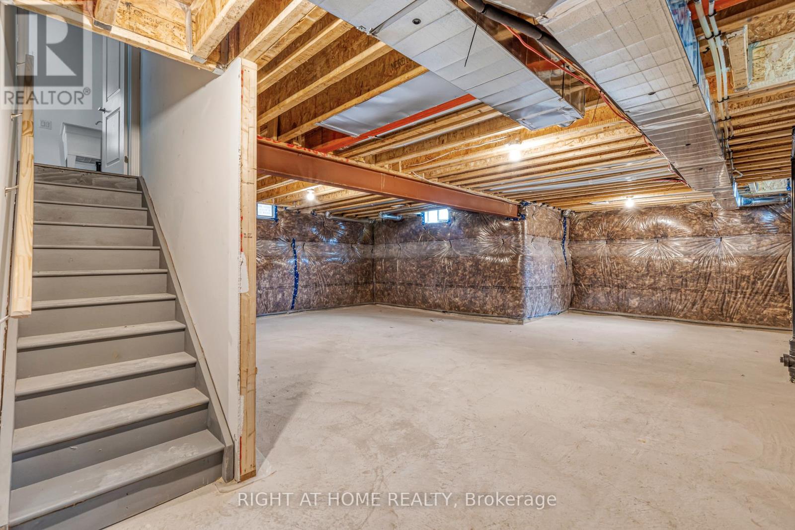 8 Daisy Street, Springwater (Midhurst), Ontario  L9X 2C5 - Photo 31 - S12779090