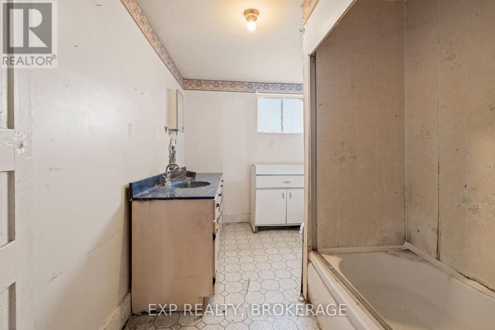 1619 County 2 Road, Front Of Yonge, Ontario  K0E 1R0 - Photo 13 - X12778302