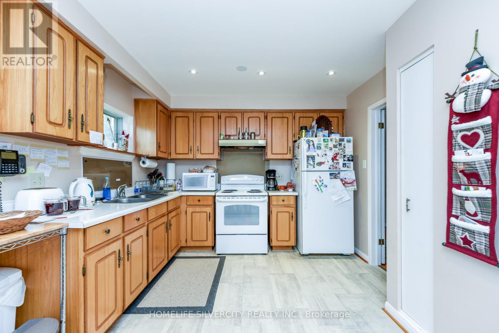 7424 Netherwood Road, Mississauga, Ontario  L4T 2N6 - Photo 20 - W12768654