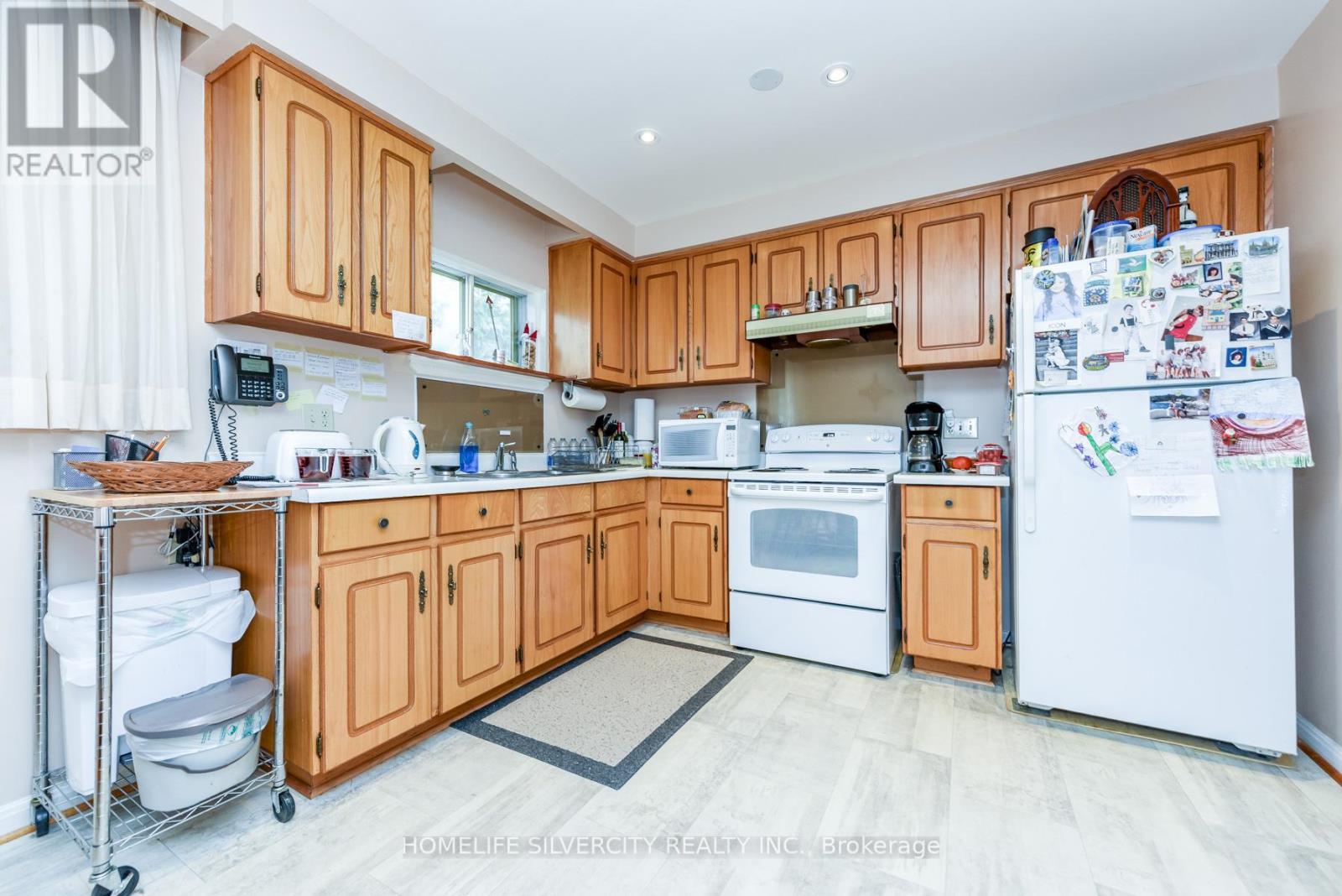 7424 Netherwood Road, Mississauga, Ontario  L4T 2N6 - Photo 23 - W12768654