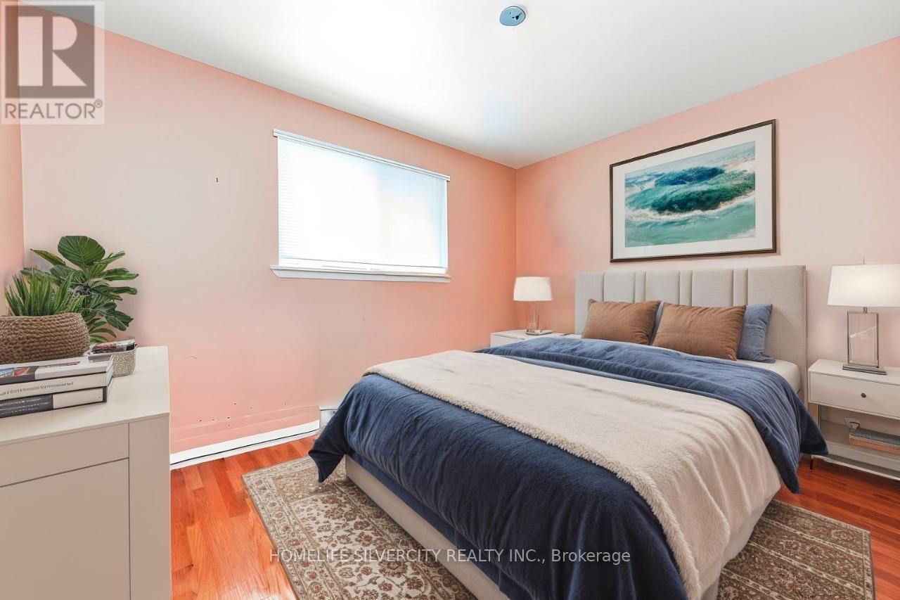 7424 Netherwood Road, Mississauga, Ontario  L4T 2N6 - Photo 32 - W12768654