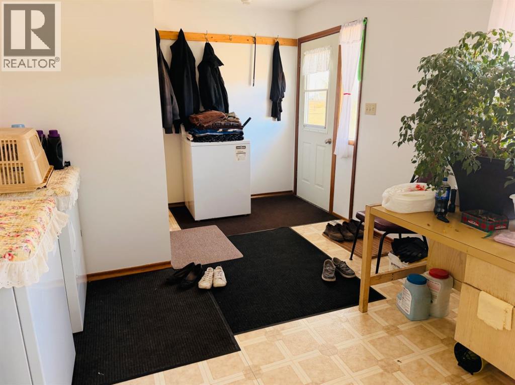 421 Retzke Street, Enchant, Alberta  T0K 0V0 - Photo 7 - A2285117