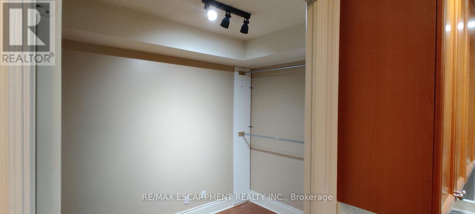 2012 - 5229 Dundas Street W, Toronto, Ontario  M9B 6L9 - Photo 11 - W12778894