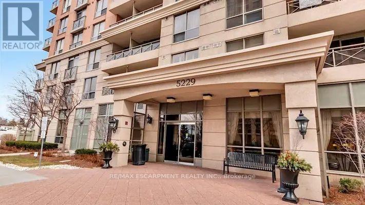 2012 - 5229 Dundas Street W, Toronto, Ontario  M9B 6L9 - Photo 2 - W12778894