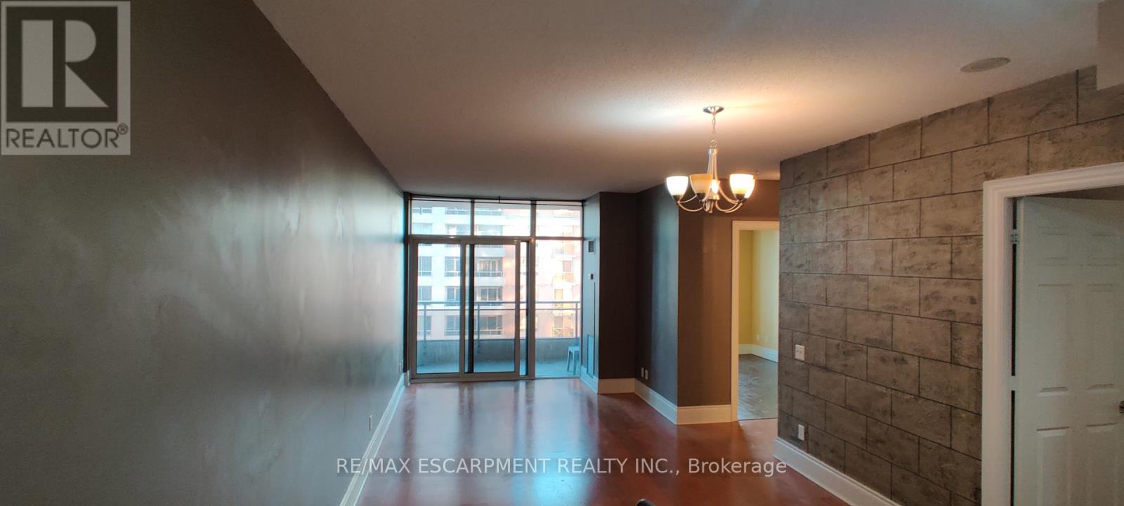 2012 - 5229 Dundas Street W, Toronto, Ontario  M9B 6L9 - Photo 3 - W12778894