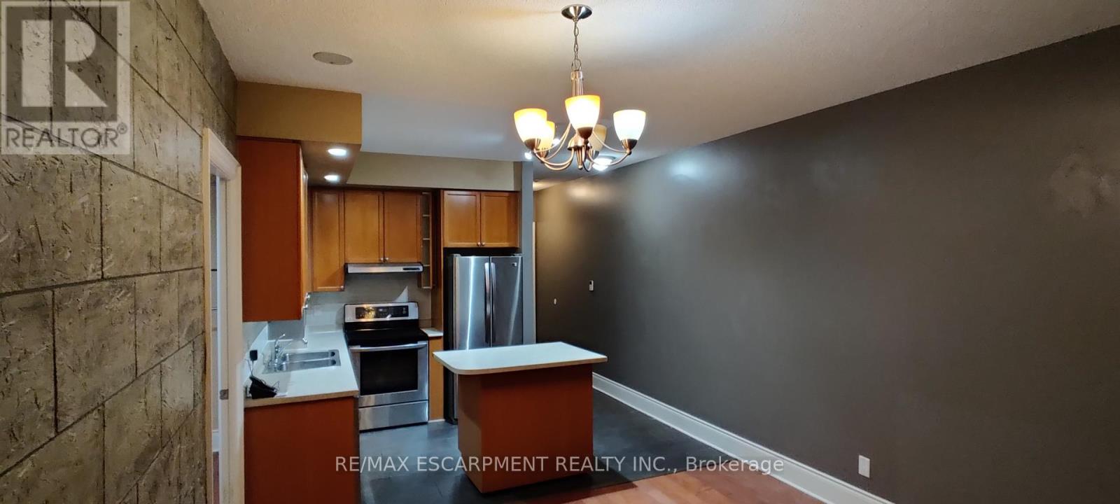 2012 - 5229 Dundas Street W, Toronto, Ontario  M9B 6L9 - Photo 4 - W12778894