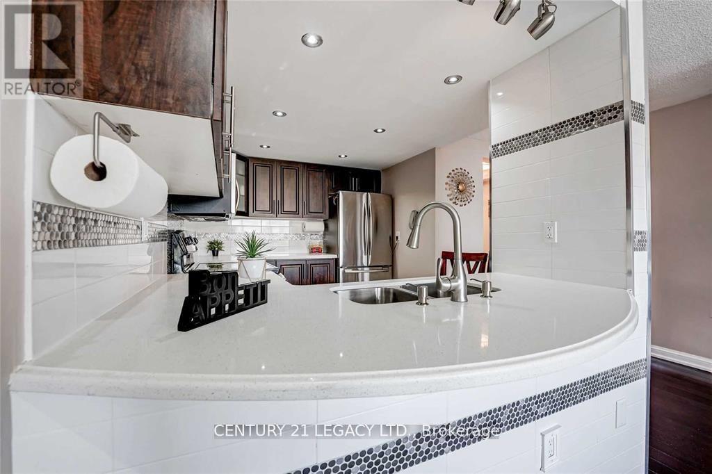 408 - 24 Hanover Road, Brampton, Ontario  L6S 5K8 - Photo 5 - W12778908