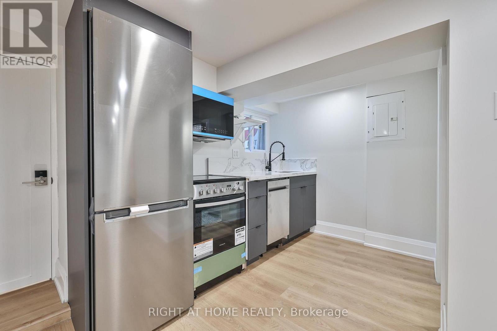 Lower - 248 Garden Avenue, Toronto, Ontario  M6R 1J3 - Photo 10 - W12778910