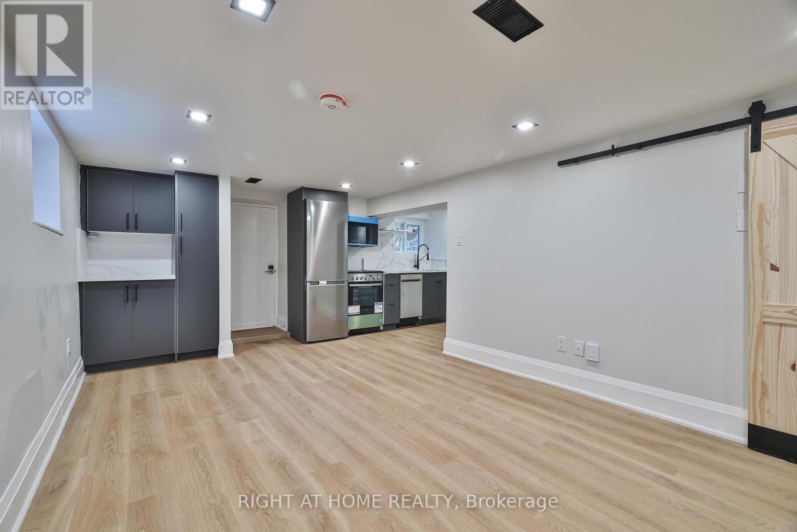 Lower - 248 Garden Avenue, Toronto, Ontario  M6R 1J3 - Photo 12 - W12778910