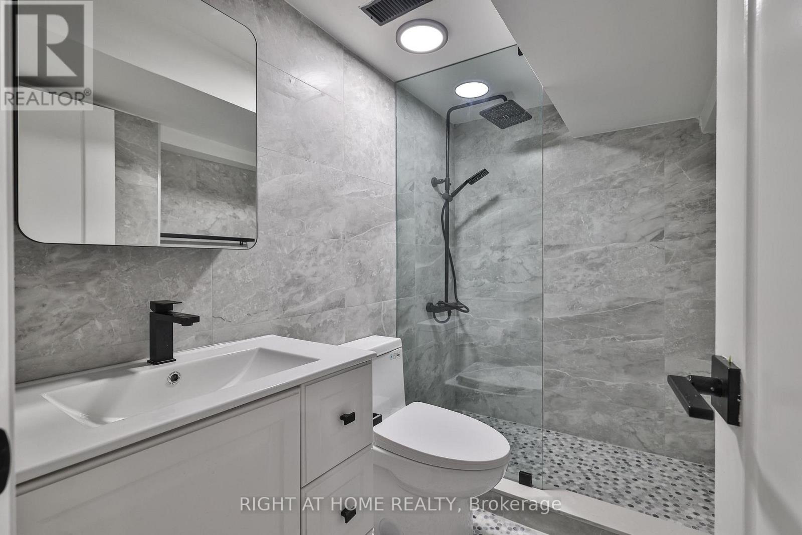 Lower - 248 Garden Avenue, Toronto, Ontario  M6R 1J3 - Photo 15 - W12778910