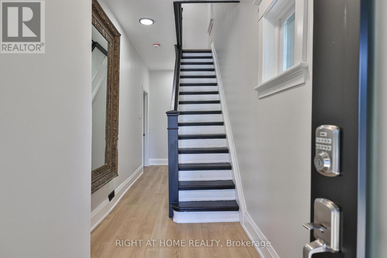 Lower - 248 Garden Avenue, Toronto, Ontario  M6R 1J3 - Photo 17 - W12778910