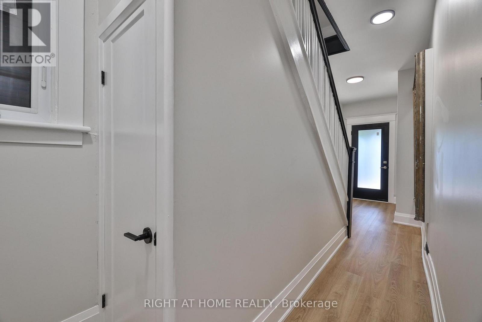 Lower - 248 Garden Avenue, Toronto, Ontario  M6R 1J3 - Photo 18 - W12778910