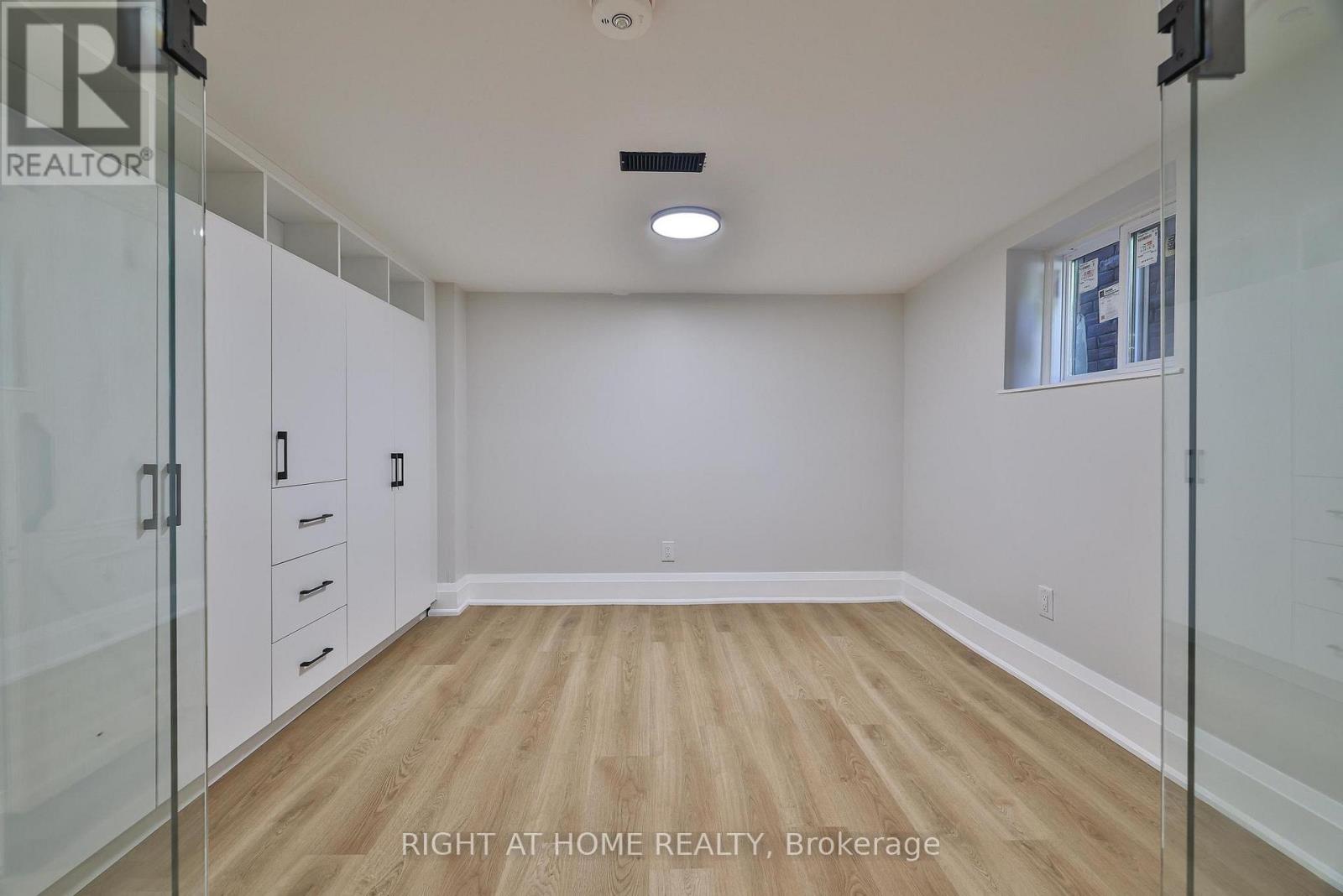 Lower - 248 Garden Avenue, Toronto, Ontario  M6R 1J3 - Photo 6 - W12778910