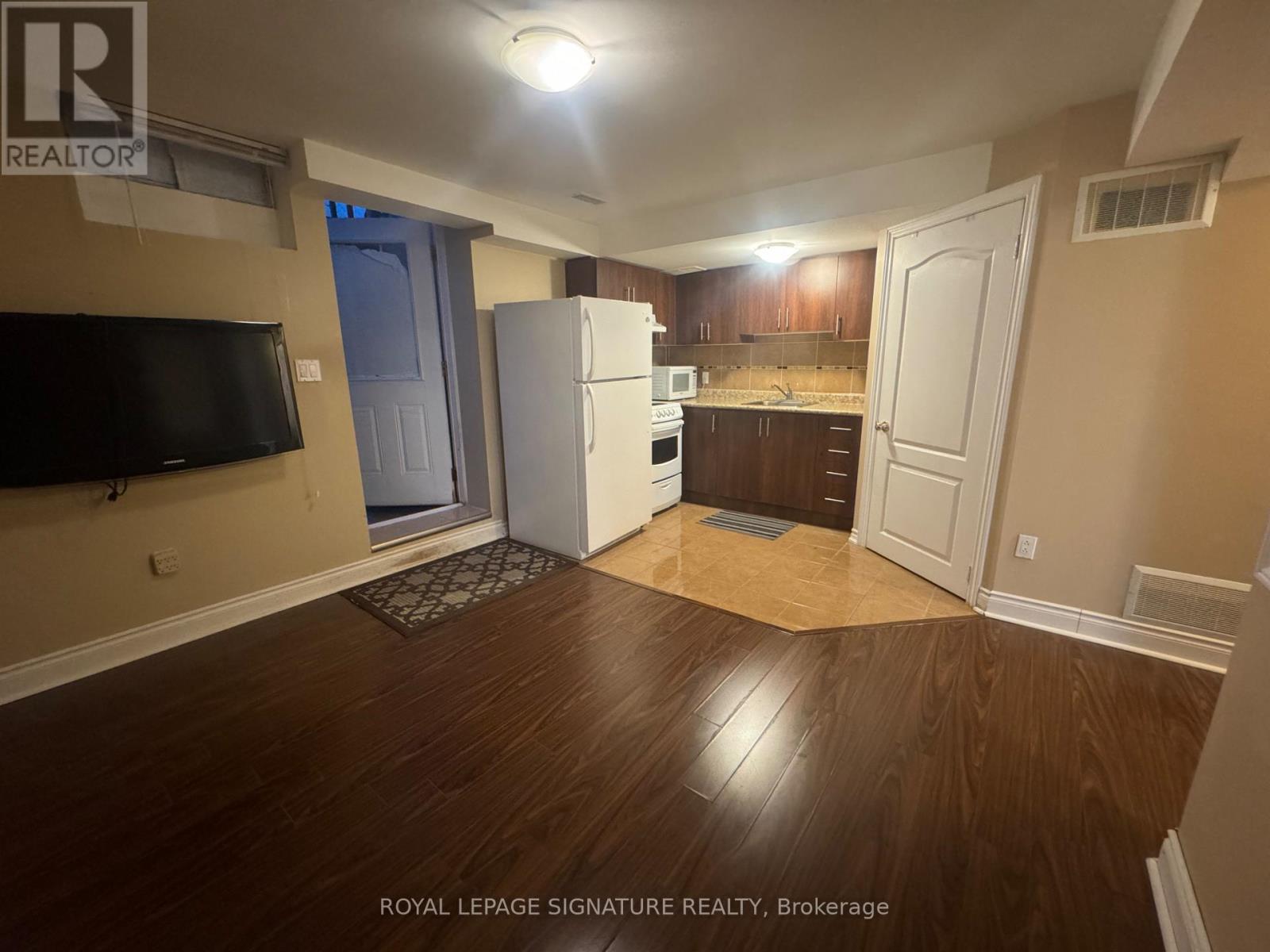 Basement - 427 Comiskey Crescent, Mississauga, Ontario  L5W 0C7 - Photo 4 - W12778998