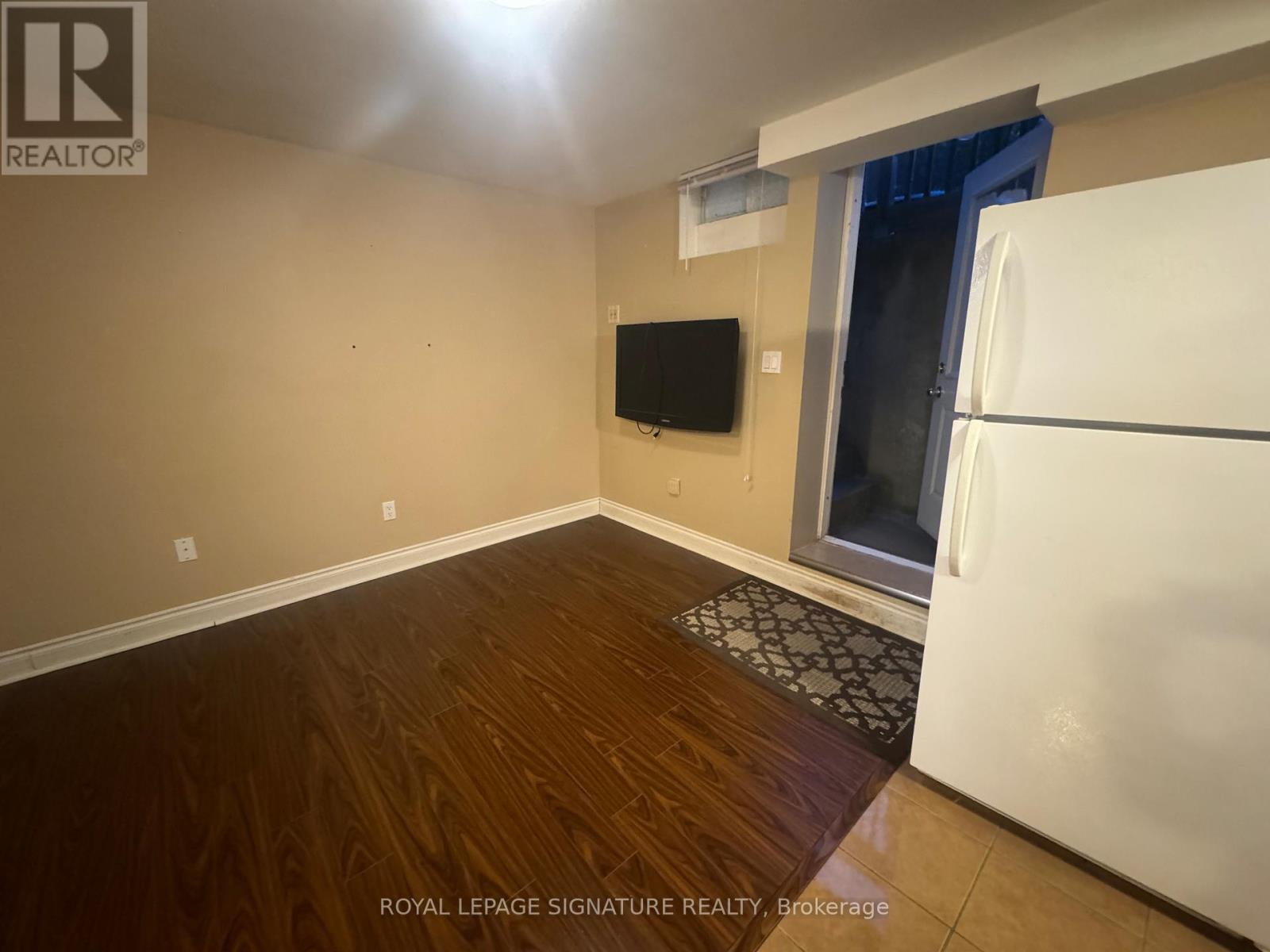 Basement - 427 Comiskey Crescent, Mississauga, Ontario  L5W 0C7 - Photo 6 - W12778998