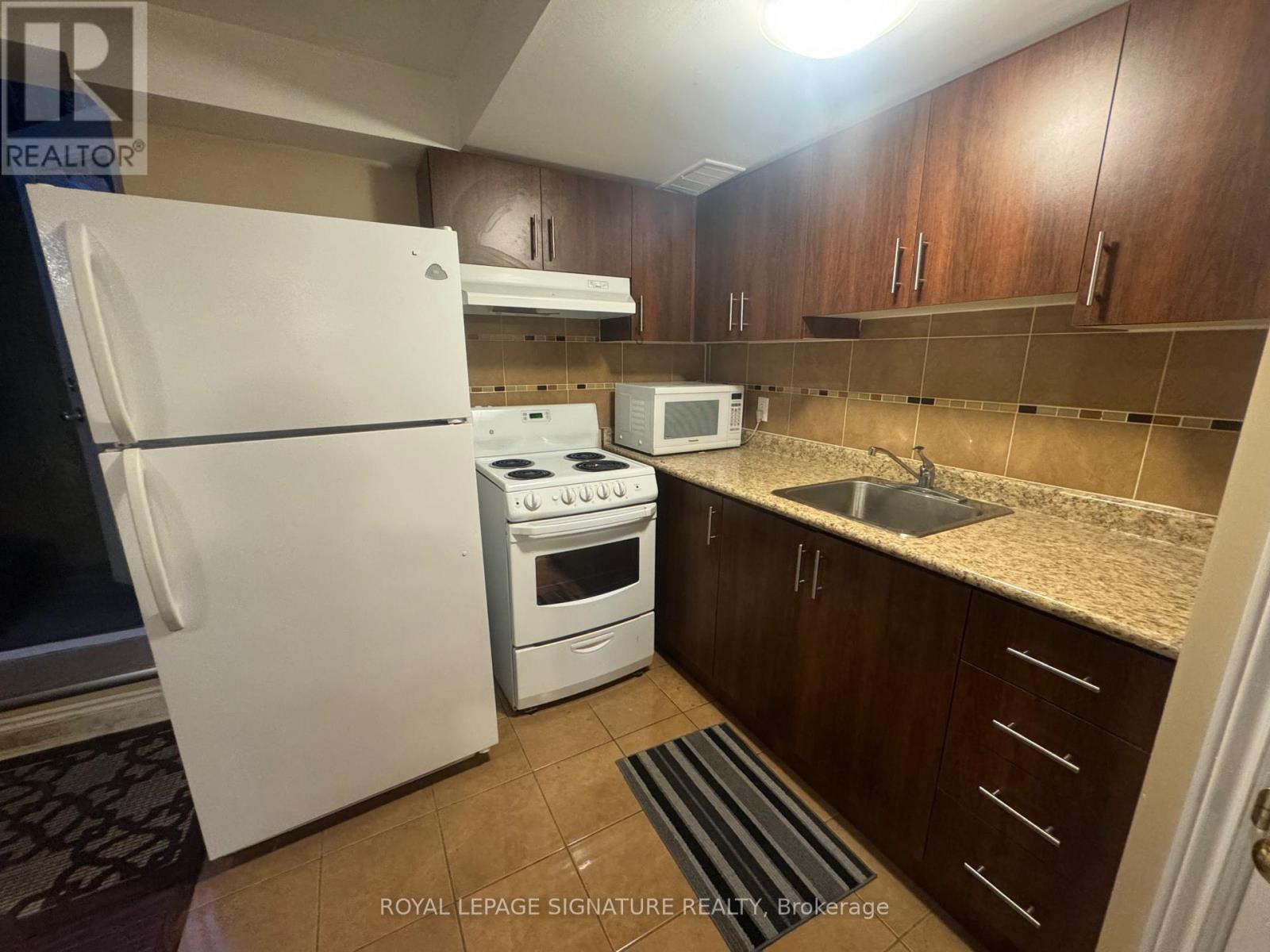 Basement - 427 Comiskey Crescent, Mississauga, Ontario  L5W 0C7 - Photo 7 - W12778998